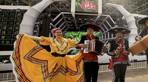 Kleurrijke Mexicaanse danseressen